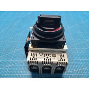 Disjoncteur à boîtier moulé Fuji NF250CV (avec poignée rotative) NF250CV-3P-125A + F-2SV, utilisé comme équipement semi-conducteur d'occasion - Product Image 1
