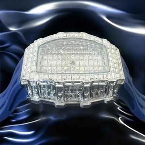 Reloj de Diamantes Súper Lujoso para Hombre y Mujer con Diseño Único y Aspecto Premium a Precios Razonables - Product Image 3