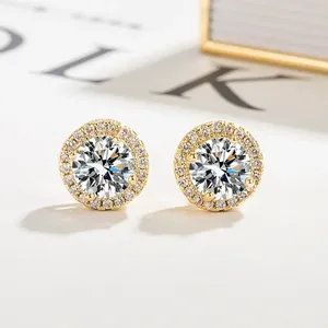 Boucles d'oreilles vintage unisexes plaquées or 14 carats avec diamants synthétiques de laboratoire taille brillant certifiés IGI pour anniversaire de mariage - Product Image 3