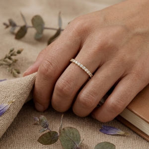 Bague demi-éternité en diamant rond, or 18 carats, pavée, alliance de mariage empilable, minimaliste, pour femme, pour anniversaire - Product Image 4