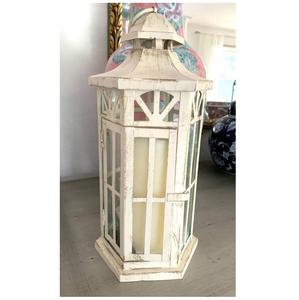 Lanterne en métal blanc au design vintage élégant, avec poignée, écologique, durable, design moderne, éclairage domestique, décoration de table parfaite - Product Image 1