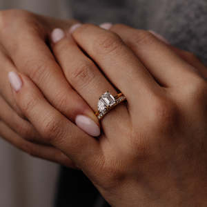 Bague de fiançailles en or 14 carats avec diamant de laboratoire Toi et Moi 1-4 carats, certifiée IGI, taille poire émeraude, design de luxe unisexe à deux pierres - Product Image 5