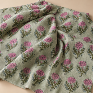 Tela de Algodón Estampada a Mano con Diseño Floral Buta en Verde Salvia y Rosa, Suave y Transpirable, para Confección de Kurta y Decoración del Hogar - Product Image 3