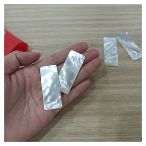 Nácar procesado a partir de capas de concha lisas para incrustaciones decorativas y elementos de diseño, hecho a mano en Vietnam. - Product Image 1