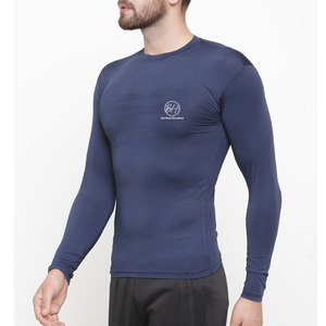 Chemises de compression pour hommes fabriquées au Pakistan, en matériaux de qualité supérieure, avec logo personnalisé imprimé. - Product Image 2
