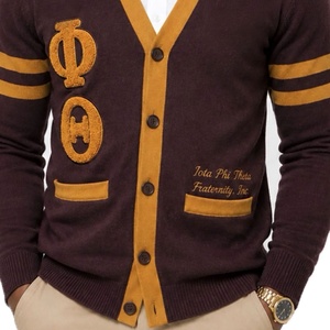Cardigan en tricot à rayures pour fraternité grecque, 100 % acrylique doux, avec patchs et lettres personnalisés – Vente en gros - Product Image 3