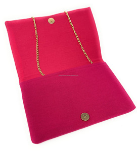 กระเป๋าคลัทช์แบบสะพายข้างกันน้ำ พับได้ ป้องกันการโจรกรรม ปิดด้วยแม่เหล็ก พกพาสะดวก ทนทาน ผ้าไหมสีทอง - Product Image 6