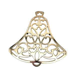 Wholesale Decorative Brass Holly Design Metal Trivet <b>Heat</b> <b>Resistant</b> <b>Table</b> <b>Protector</b> For Christmas Decor Kitchen Accessory - Product Image 2