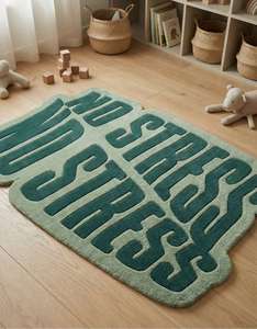 Alfombra de Lana de Lujo con Diseño Geométrico Verde y Tipografía, Hecha a Mano, de Alta Demanda y Superventas para Decoración Moderna del Hogar - Product Image 3