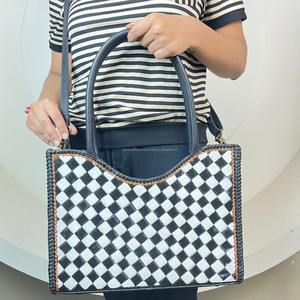 2025 tendance bandoulière sac fourre-tout noir et blanc à carreaux en cuir véritable repoussé sac à main dissimulé transporter sac à main pour les femmes - Product Image 4