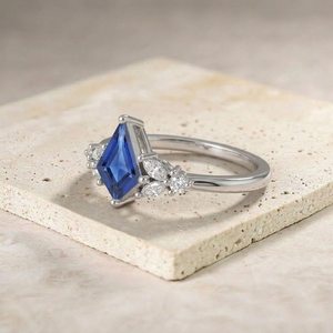 Anillo de compromiso de plata de ley 925 con zafiro azul talla cometa, zafiro natural, minimalista, piedra de nacimiento de septiembre - Product Image 2