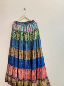 Jupe longue évasée en soie indienne pour femme, style bohème, à volants, à plusieurs niveaux, faite à la main, mode ethnique, vente en gros - Product Image 4