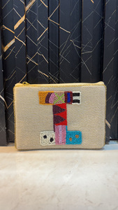 Pochette perlée avec détails décoratifs, fermeture éclair sécurisée, sac à main compact pour femme, idéal pour le quotidien, les voyages et les événements - Product Image 3