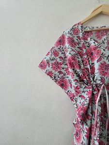 Elegante Bata Kimono con Estampado Floral Hecha a Mano, Cuello en V, 100% Algodón, Ropa de Dormir Informal para Mujer, Ecológica y Transpirable - Product Image 2