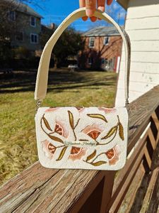Sac à bandoulière floral de créateur fait main, broderie sophistiquée, perles, sac de mode, sac à main orné de fleurs artisanales pour femme - Product Image 2