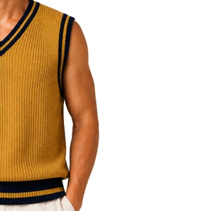 Gilet pull sans manches en maille pour homme, jaune moutarde à rayures contrastées, col en V, léger, décontracté, personnalisable avec logo OEM - Product Image 4