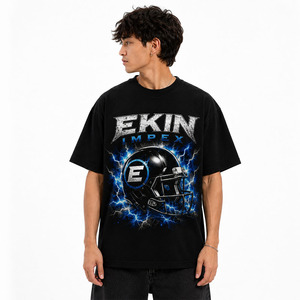 Camiseta Negra con Diseño de Casco de Fútbol Americano, Impresión Personalizada - Product Image 3