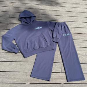 Conjunto Deportivo de Dos Piezas con Logotipo Estampado Personalizado, Efecto Desgastado por el Sol, para Invierno, Pantalón Holgado y Sudadera con Capucha, Unisex - Product Image 1