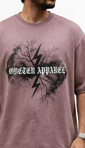 Camiseta de Hombre Oversize con Cuello Redondo, Estampado Gráfico de Rayo Rosa Empolvado, Estilo Urbano, Manga Corta, Tejido de Punto - Product Image 4