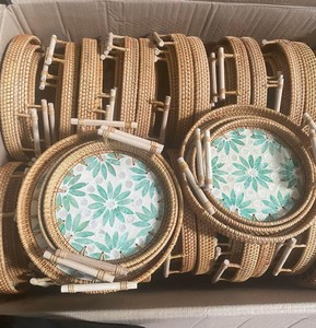 Juego de 3 bandejas de servir de ratán con incrustaciones de nácar hechas a mano – Bandejas decorativas para mesa de centro para la decoración del hogar en la sala de estar - Product Image 5