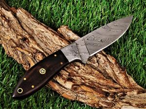 Cuchillo de Caza de Acero de Damasco Hecho a Mano con Mango de Madera y Funda de Cuero, 8 Pulgadas de Longitud Total, el Mejor Cuchillo para Acampar al Aire Libre - Product Image 2