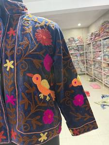 Chaqueta de terciopelo floral bordada a mano para mujer, manga larga, cierre de cremallera, estilo étnico de otoño, regalo para ella - Product Image 3