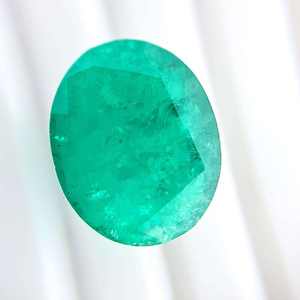 Pierre Ovale Verte Émeraude de 12x14,7 mm, Cultivée en Laboratoire, 7,20 Carats Certifiée pour la Montage Personnalisée de Bagues et Pendentifs - Product Image 5