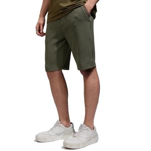 Pantalones cortos de gimnasio informales con logotipo personalizable para hombre, pantalones de chándal de malla de entrenamiento físico de poliéster 100% transpirables e impermeables de secado rápido - Product Image 3