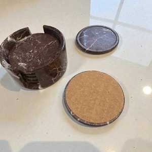 Juego de seis posavasos de mármol rojo Rosso Levanto con soporte, hechos a mano. - Product Image 4