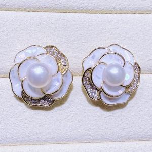 Pendientes de Perlas de Agua Dulce con Circonita y Baño de Oro de 14K para Mujer, Diseño de Camelia, Estilo Retro, Perlas Blancas - Product Image 3