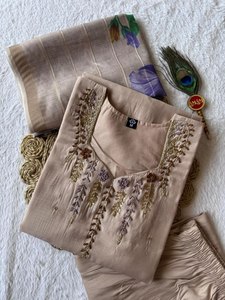 Elegante Salwar Kameez Indio-Pakistaní Completamente Cosido en Tela de Seda con un Toque Moderno para Mujeres a la Última Moda - Product Image 5