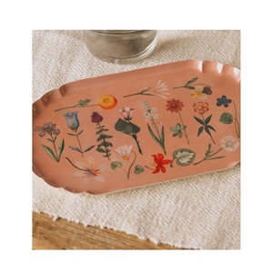 Bandeja de Servir Esmaltada con Diseño Floral Vintage - Bandeja Rectangular de Metal para Café y Té, para Decoración del Hogar y Catering, Bandeja de Metal Duradera y Ecológica - Product Image 3