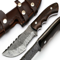 Couteau de chasse à lame fixe en acier Damas fait main, manche en bois, bord dentelé, avec étui en cuir, lot de 1 pièce, garantie 3 ans