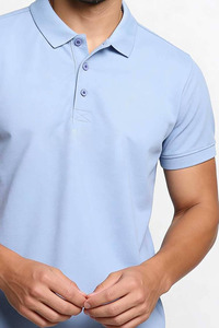 Polo Personalizado con Logotipo, Polo Azul Claro para Hombre, Polo Clásico con Cuello, Camiseta Polo de Tela Suave y Cómoda, Polo de Punto Hecho en Pakistán - Product Image 4
