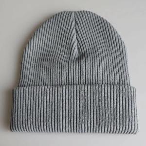 Gorros de Punto Cálidos de Invierno al por Mayor, Estilo Nuevo, Modernos y de Alta Calidad, con Remaches Acrílicos, para Uso Diario y Deportivo, con Patrón a Cuadros - Product Image 4