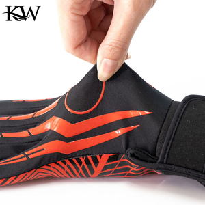 Gants de football unisexes pour enfants - Polyester/PU/Spandex, imperméables, protection UV, antidérapants, sangle de poignet réglable pour le sport - Product Image 6