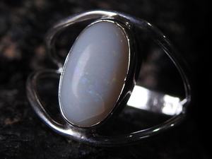 Bague de mariage en opale solide australienne sertie en bélière - Argent - Pierre de naissance d'octobre - Taille US 4.5 - Bijou fait main - Cadeau pour elle - Product Image 2