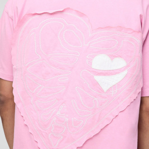 เสื้อยืดคอกลมแขนสั้นผู้ชายสีชมพู พร้อมดีไซน์กระเป๋าปักลายหัวใจ ผ้าเจอร์ซีย์คอตตอนลำลอง ไซส์พลัส - Product Image 5