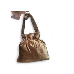 Bolso potli de terciopelo marrón con perlas - Product Image 5