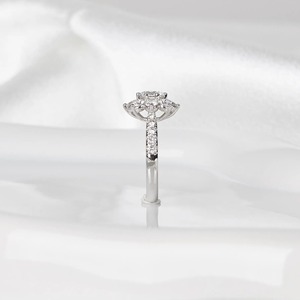 แหวนหมั้นเพชรซันฟลาวเวอร์เล็บรุ่นทองคำขาว 14K แหวนแต่งงานลายดอกไม้ แหวนสัญญา ดีไซน์เฉพาะ แรงบันดาลใจจากธรรมชาติ - Product Image 2