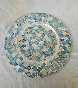Plateau décoratif rond artisanal en nacre incrustée, motif mosaïque coquillage, base en MDF, style bohème côtier, plateau de service, plateau de présentation - Product Image 5
