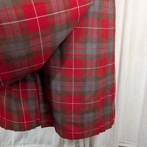 กระโปรงกิ๊ลท์ลายสก็อตแบบดั้งเดิมสีแดงซีดจาง ผ้าขนสัตว์ 100% จับจีบสำหรับผู้หญิง - Product Image 5