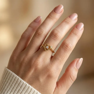 Bague solitaire en or massif 14 carats avec diamant rond de 1 carat, couleur F, pureté VS1, forme cœur, pour diamant CVD, idéale pour une demande en mariage romantique. - Product Image 4