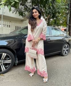 Conjunto de Dos Piezas de Algodón y Rayón con Bordado a Mano, Estilo Étnico, Diseño Moderno, Color Rosa y Blanco, Precio al por Mayor, para Uso Diario - Product Image 1