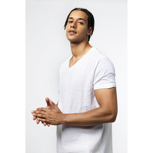 T-shirt col en V personnalisé avec logo OEM pour homme, 100 % coton de haute qualité, blanc, essentiel pour l'été, décontracté, vente en gros directe usine - Product Image 3