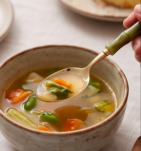 Elegante Juego de Cubiertos con Mango de Bambú y Acabado Dorado, Cuchara, Cuchillo y Tenedor Aptos para Lavavajillas, para Uso en Mesa de Boda - Product Image 4