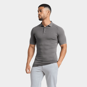 Polo homme slim fit gris en polyester, manches courtes, couleur unie, tissu tricoté respirant - Product Image 1