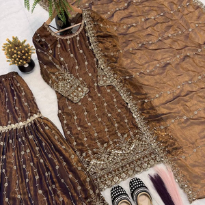 Traje Sharara de Seda Morada Bordado con Dupatta |   Ética |   vestido |   boda |   fiesta |   cómodo |   pesado - Product Image 1