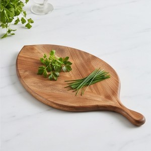 Tabla de cortar de madera premium con forma de hoja y asa, bloque de cortar marrón con veta de madera natural - Product Image 3