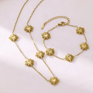 Conjunto de Joyas con Flores para Mujer, en Acero de Titanio Resistente al Agua y al Deslustre, con Revestimiento de Oro Real de 18K PVD - Product Image 2